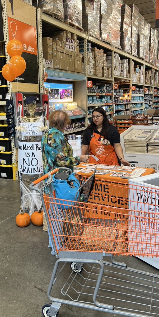 Juliana and Bones have been busy today talking to our customers on our services! Thank you for you dedication @Juliesarey @Michael27024821 @Ramona_Coleman_ @chuckearp11