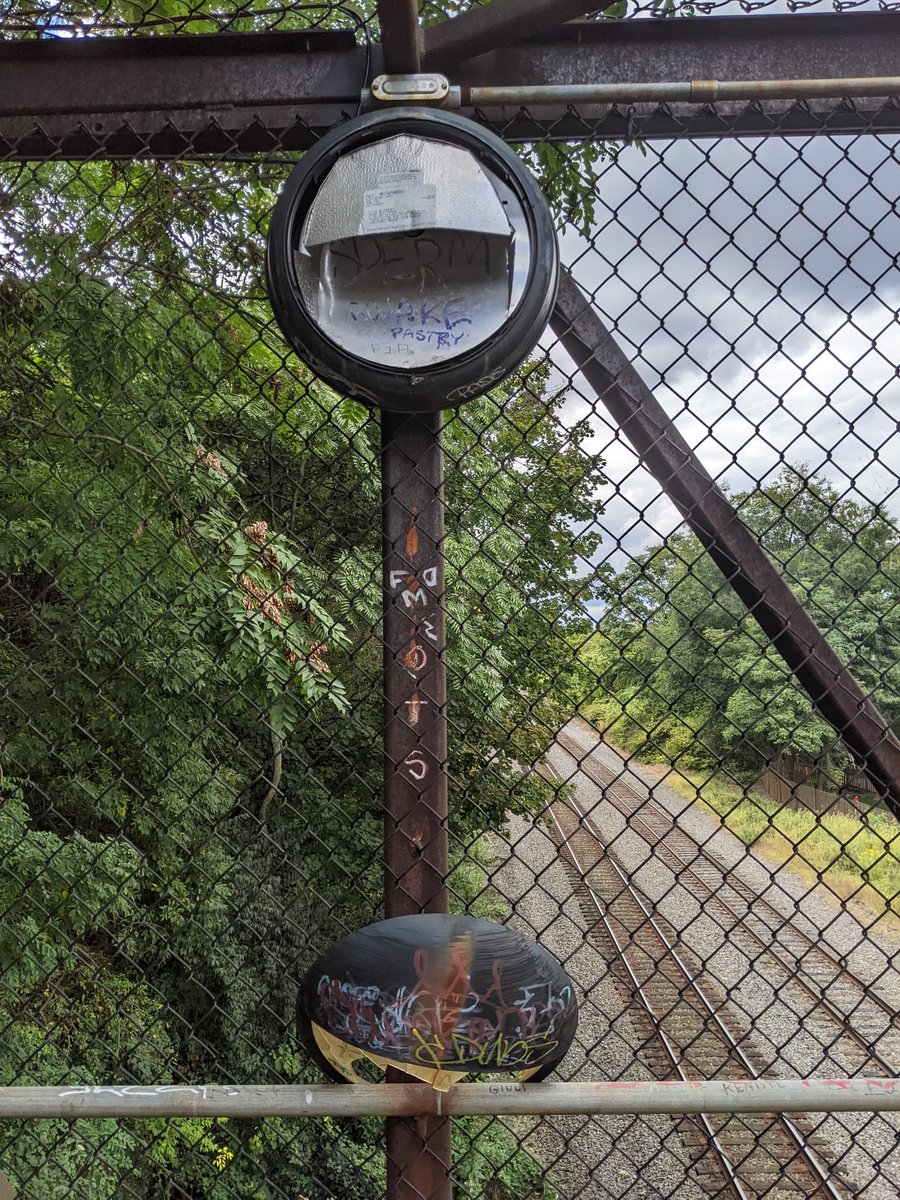 illyrias's tweet photo. @Pgh311 light cover ripped off on 10th street footbridge. Can this be repaired?. https://t.co/VTqWZHO4Yt