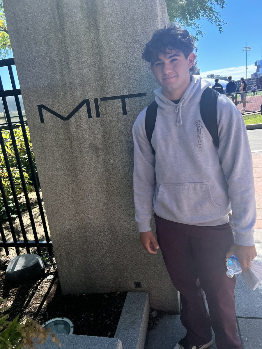 NolanReid16's tweet photo. thank you @CoachGazlay @bbubna @Coach_Brennan and @MITFootball for the great visit this weekend #rolltech https://t.co/eQAhNSedYP