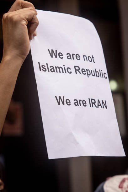 Babavuracy's tweet photo. #IranRevolution #keepfight https://t.co/ybbgh5b3y0