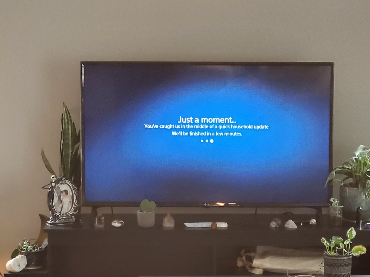 jimanstey's tweet photo. Sunday afternoon.. Right in the middle of football Sunday @comcast decides to shit on me... Fuck you comcast https://t.co/4znXKgo5Fn