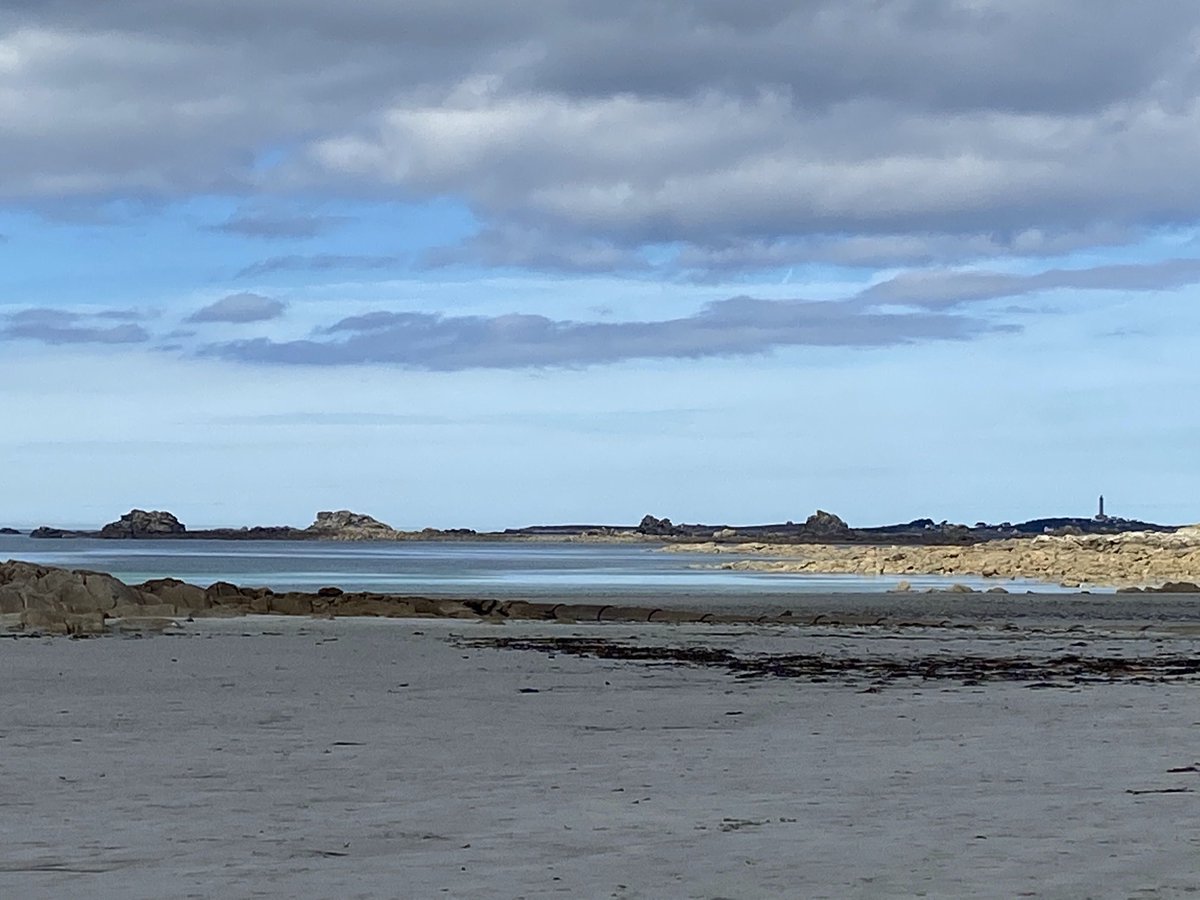 bruyereandgorse's tweet photo. Dégradés de bleu et de gris
Various shades of blue and grey
#bzh #Finistere #sea #phtography #nature #bassemer #lowtide #nuages #clouds #ombre #shade https://t.co/5vzCyNQDPD