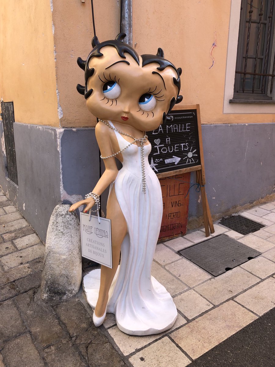 edalmea's tweet photo. #Valbonne, piccolo gioiello dalla pianta a scacchiera nella regione #Provenza #Alpi #CostaAzzurra, incanta con atmosfere d’altri tempi. #Francia #ExploreFrance ⁦@viaggiatori⁩ @IT_AtoutFrance⁩ ⁦@BarbaraLovato1⁩ https://t.co/9YvLbjxgfV