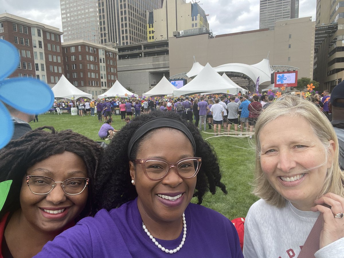 Today was the day! Columbus, OH #ENDALZ Walk. <a href="/osunursing/">Ohio State Nursing</a> supporting our partners <a href="/ALZCentralOhio/">Alz Central Ohio</a> to #endalzheimers <a href="/rightkay/">Kathy Wright, PhD, RN, “Dr. Kathy”</a> @KarenRosePhD
