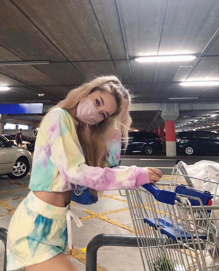 Alicezaa11's tweet photo. shopping time https://t.co/tSPDA7NEy8