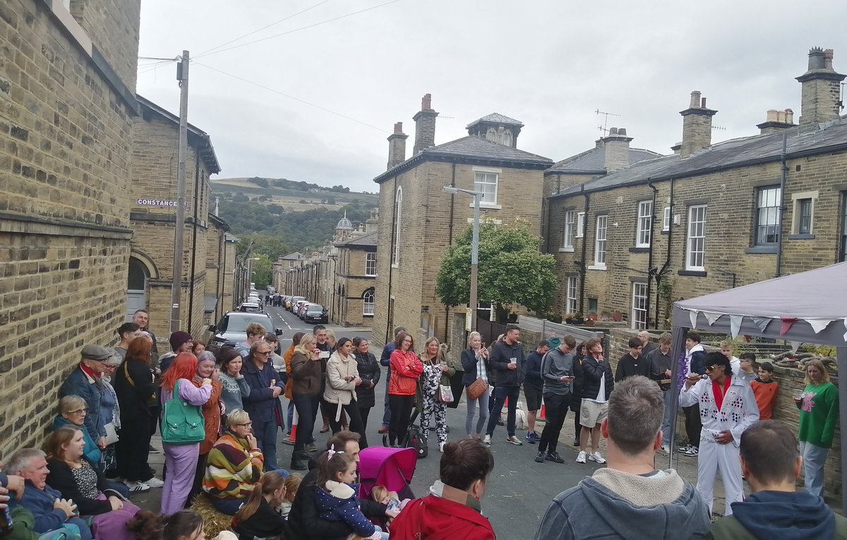 Elvis lives at the Saltaire Festival, who ever you were, brilliant performance! #Elvistheking #saltaire #saltairefestival