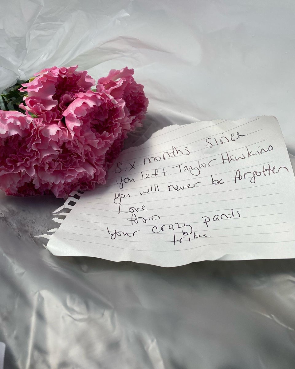 hugsygirl's tweet photo. Taylor forever. @crazypantsfort1 https://t.co/RNnztnzsv7