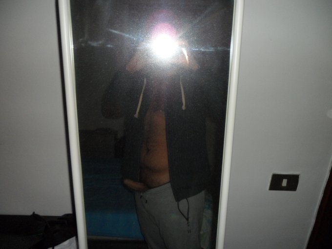 devo proprio dare una bella pulita allo specchio 🧐 si si @PornhubModels @Pornhub #mirrorselfie #jerkoff<a href="/tag/mirrorselfie"class="tags"><span>#mirrorselfie</span></a><a href="/tag/jerkoff"class="tags"><span>#jerkoff</span></a>
