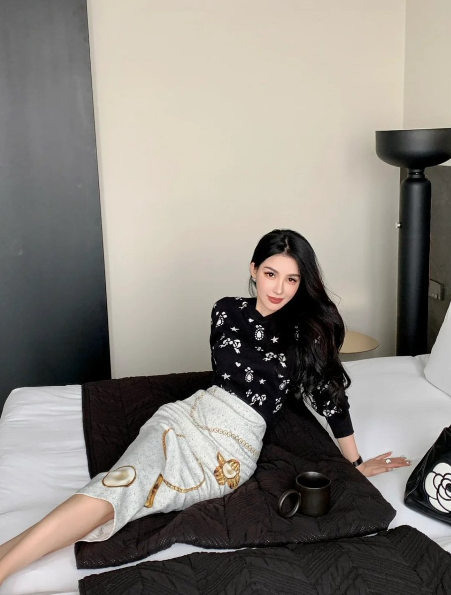 AnnaLiuaaa's tweet photo. The key to happiness is not to find a perfect person. But to find someone. Then work with him to build a perfect relationship https://t.co/9SIwer7MY8