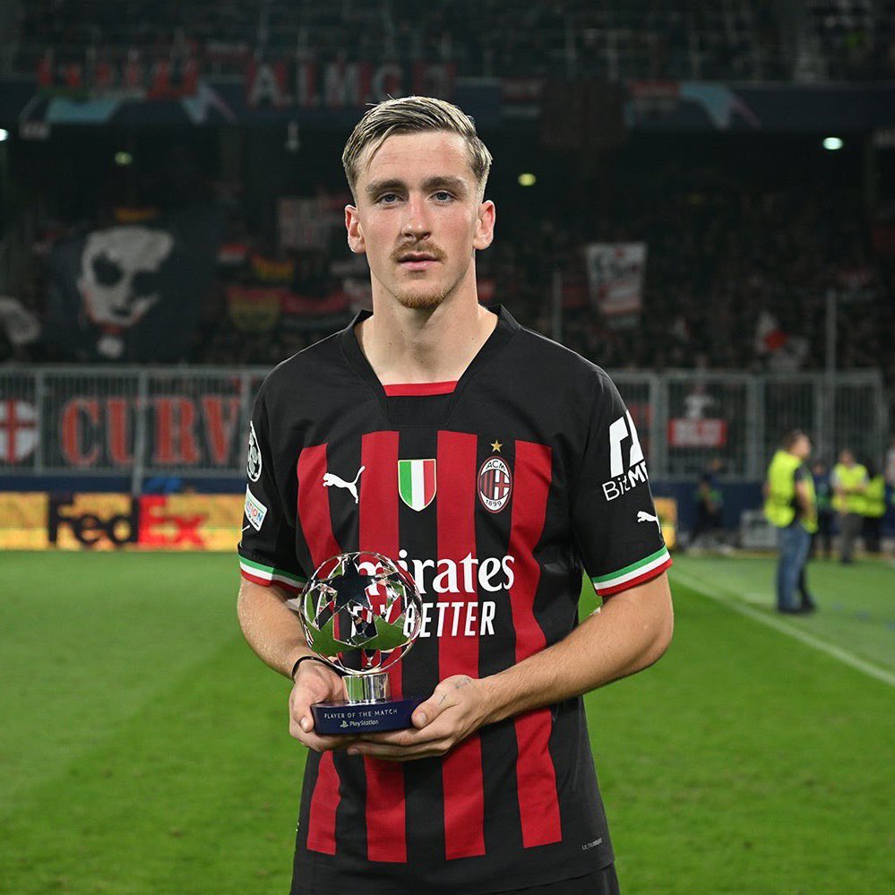 Saelemaekers, basisspeler AC Milan, huidig kampioen van Italie, MOTM in de Champions League, 2 goals in CL, zit al 2 matchen op de bank. #NEDBEL