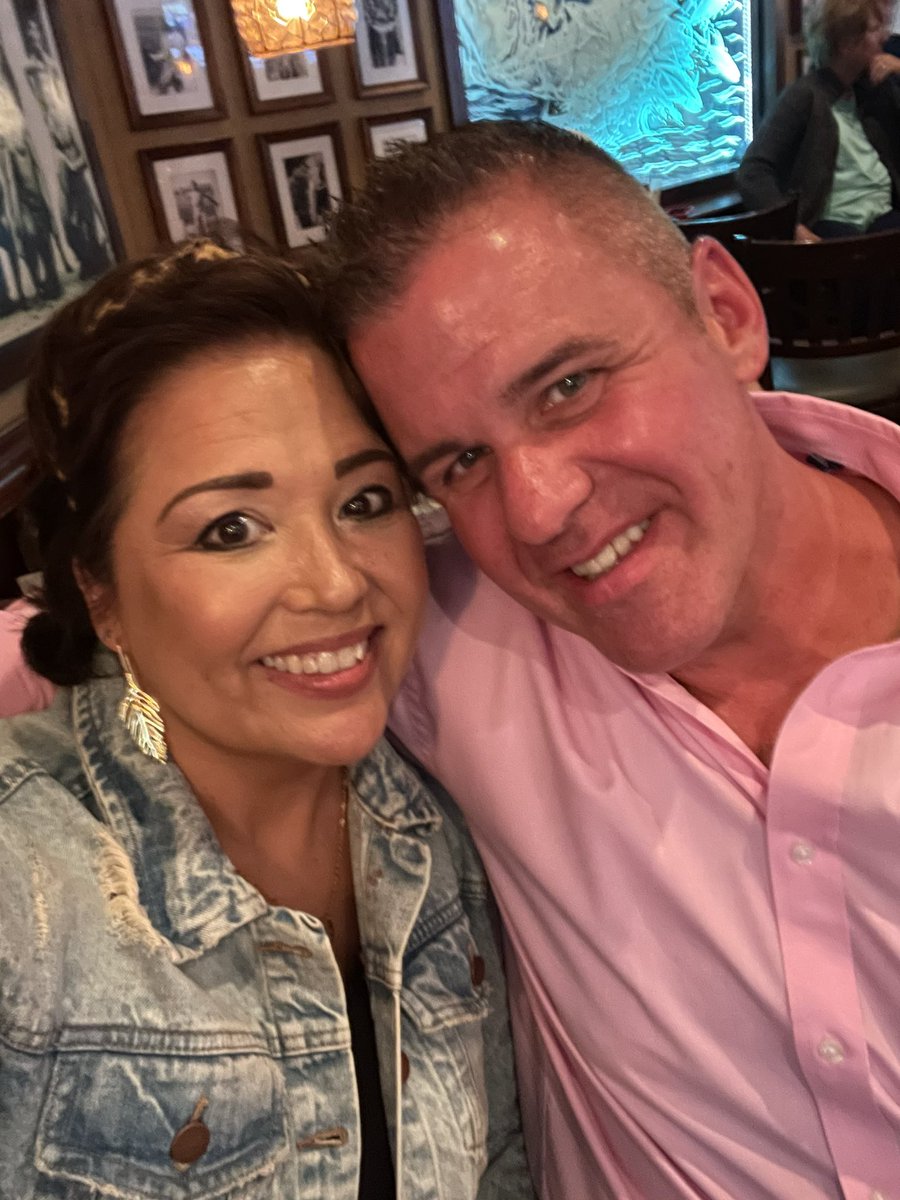 ko14's tweet photo. 24 years in the Navy ⚓️🌊 retirement life in OBX here we come ❤️ congrats Babe I love you ❤️ https://t.co/LBNTuSkwVy