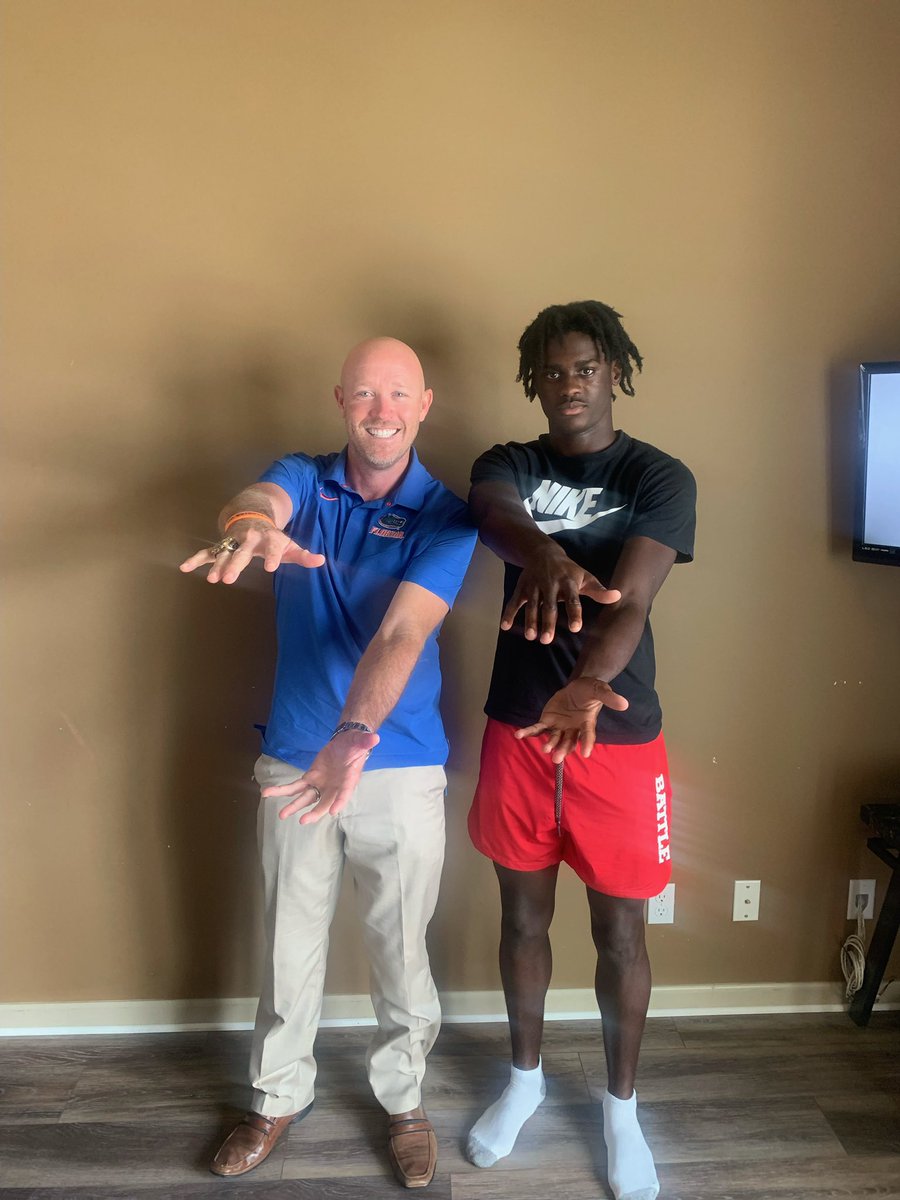 LloydJaylen's tweet photo. Had a great home visit with @TnFCoachP looking forward to my official visit! https://t.co/v7G67udC4h