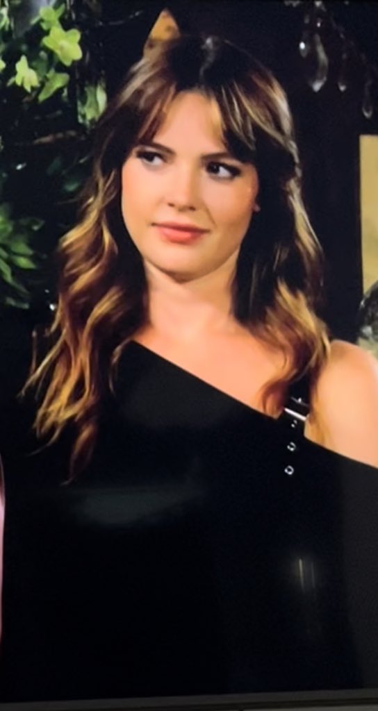 Someone has her attention. 😁#teriah. #yr