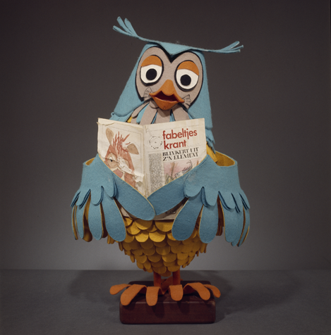 boudewijnsteur's tweet photo. Op deze dag in 1968 werd de eerste aflevering van de Fabeltjeskrant uitgezonden. Meneer de Uil las voor uit de Fabeltjeskrant over de gebeurtenissen in het grote Dierenbos:

"Want dieren zijn precies als mensen
Met dezelfde mensenwensen
En dezelfde mensenstreken" https://t.co/y2RJsp7GEr