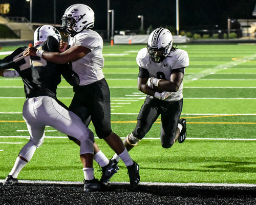 Ward Cyclones dominate second half for 35-0 win at Turner (Photos copyright 2022 by Brian Turrel) wyandottedaily.com/ward-cyclones-…