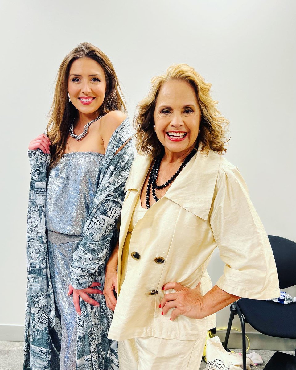 MichelleSenko's tweet photo. honored to model for the creative & colorful designer✨
@lananeumeyerfashiondesigner
#fashionweek #pghfashionweek #runway #fashionable #fashiondesign #fashiondesigner #style #ootd #pgh #pittsburghpa #lovepgh #pghmodel #fashionmodel #styledlook #bts #wiw #wiwtoday #michellesenko https://t.co/NTbojnKYtC