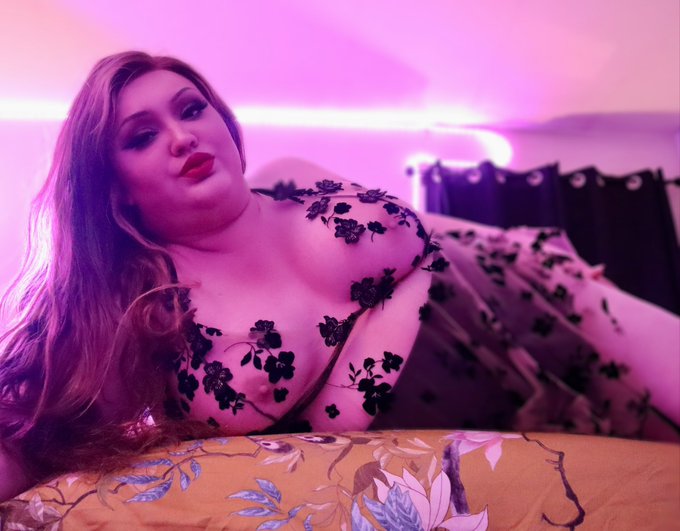 Just the girl next door🤷&zwj;♀️💅🏻 https://t.co/nYZPtKCvaq  https://t.co/ov9Jfan5tp  @tgirlseeker @TgirlPromo1 @transsensual<a href="/tag/newprofilepic"class="tags"><span>#newprofilepic</span></a>