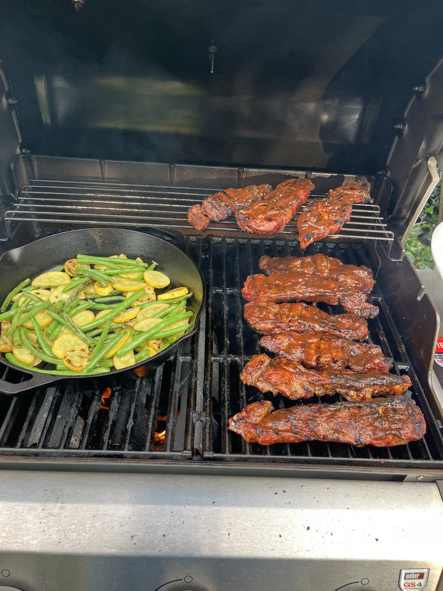 INDStateRex's tweet photo. @LodgeCastIron BBQ Country Style Pork Ribs and veggies in my Lodge cast iron grill basket. Delicious! https://t.co/hl9nWdlI4U