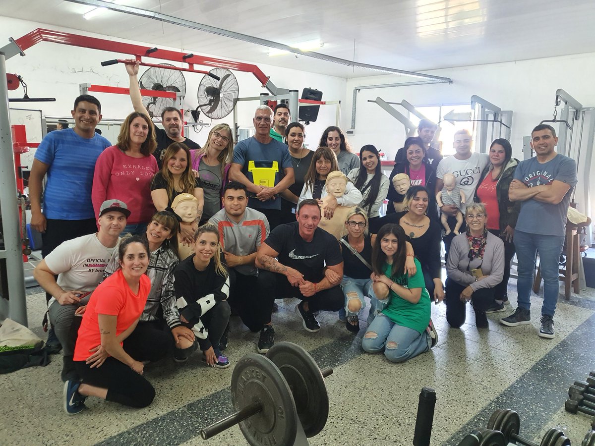 Nuevamente cerca de nuestros vecinos! Esta vez en Banfield!! Curso de Primeros Auxilios. Haciendo lo que hay que hacer.
#juntosporlomas 
#pormasvidassalvadas