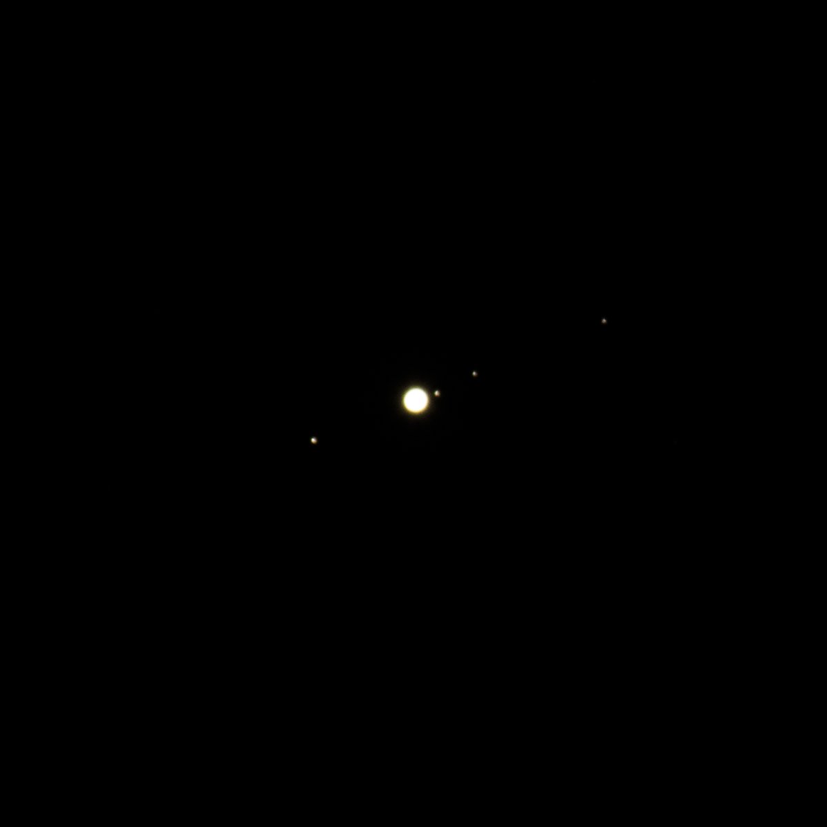 tcwilson1's tweet photo. #Jupiter and 4 of it moons. Jupiter tonight is at its closest to Earth and on Monday will appear to be opposite the Sun. Both make Jupiter brighter in the sky. Both events won't happen at the same time again until 2139. @WCPO https://t.co/zKmyvhGhgE