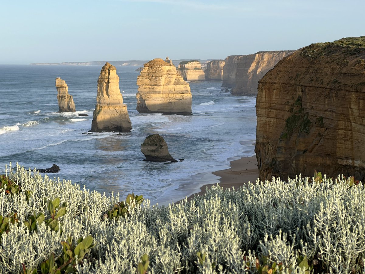 visit12apostles's tweet photo. It’s all about the light, plenty of magic for those prepared to chase it. Happy MONDAY @australia #seeaustralia #greatopia #greatoceanroad https://t.co/TMGlmLxgg3