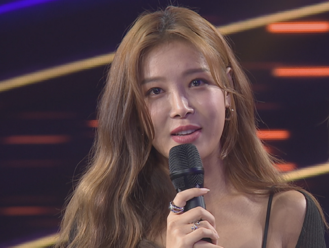 WGWorldCafe's tweet photo. [#유빈 #선예]  유빈은 “우리 멤버들인가?”라고 되묻다가 “그럼 벌써 알았겠지”라며 “멤버들이 나온다면 그저 빵 터질 거 같다”고 소감을 전했다. 반면 ��스터리 싱어는 “제가 설마 그분을 기억 못하거나 그럴까 봐 걱정된다”며 불안감을 내비치는 상반된 모습을 보였다.

🔗https://t.co/8hjYLXDZ3r https://t.co/3x6CgMQ3sq