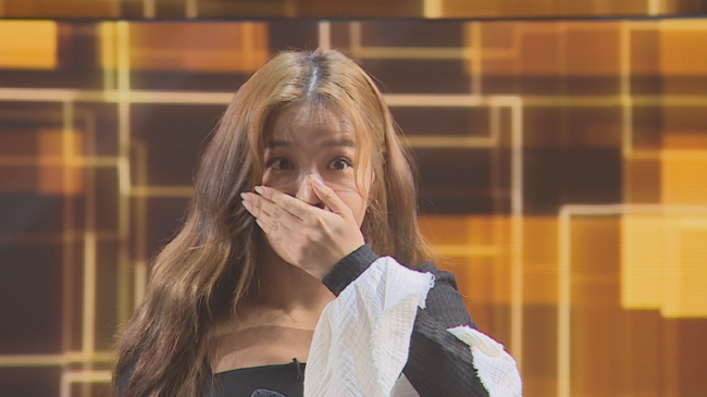 WGWorldCafe's tweet photo. [#유빈 #선예]  유빈은 “우리 멤버들인가?”라고 되묻다가 “그럼 벌써 알았겠지”라며 “멤버들이 나온다면 그저 빵 터질 거 같다”고 소감을 전했다. 반면 ��스터리 싱어는 “제가 설마 그분을 기억 못하거나 그럴까 봐 걱정된다”며 불안감을 내비치는 상반된 모습을 보였다.

🔗https://t.co/8hjYLXDZ3r https://t.co/3x6CgMQ3sq