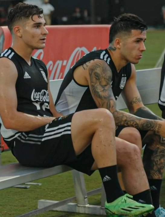 giselasauce1986's tweet photo. Buenas noches millos
#MadeInRiver😊
⚪❤⚪🇦🇷 https://t.co/dRwNY0u4Ym