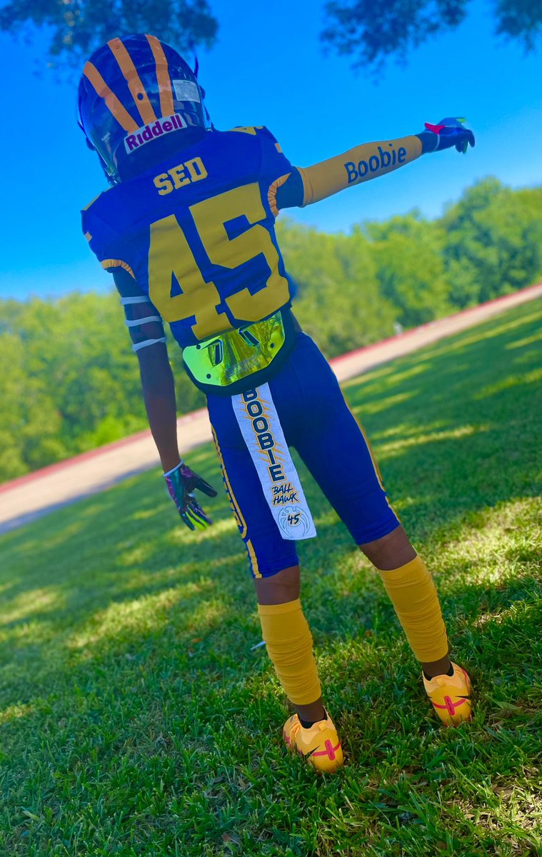 KrisBoobie's tweet photo. Mindset.. Look Good Play PhenomenalβΌοΈ @CoachDanLanning Iβd look even better in Oregon Colorsπͺπ½ #iamboobie #GodsPlan #bestinmyclass #2030 #explore #objson #10u #iamthefuture #receiver https://t.co/tTs0A7owoF