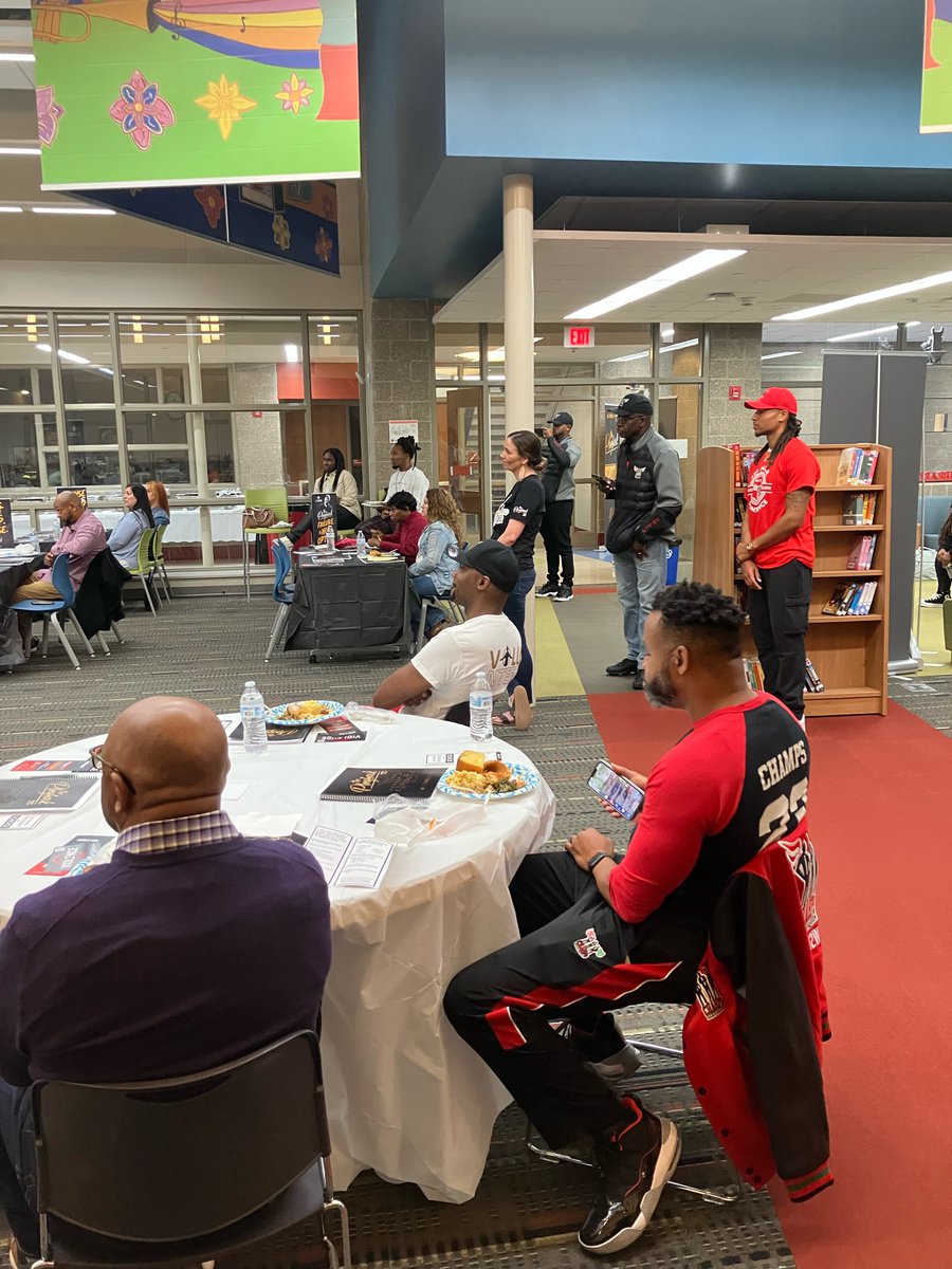 super_hsdist's tweet photo. Wonderful evening with Eric Thomas and Champs Male Mentoring tonight @SchrumSpartans, shout out to @johnnybschool @HooverHounds #whatifhsdist157 #levelup157 @Hsdist157 https://t.co/rQH8n0lpdb