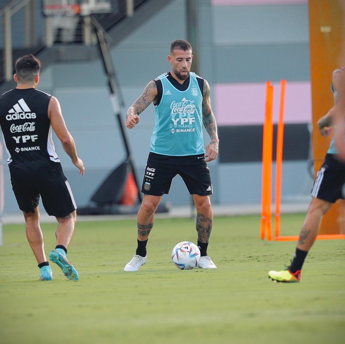 Notamendi30's tweet photo. #SeleccionArgentina 🇦🇷 🫡 https://t.co/V3EGWu6V66