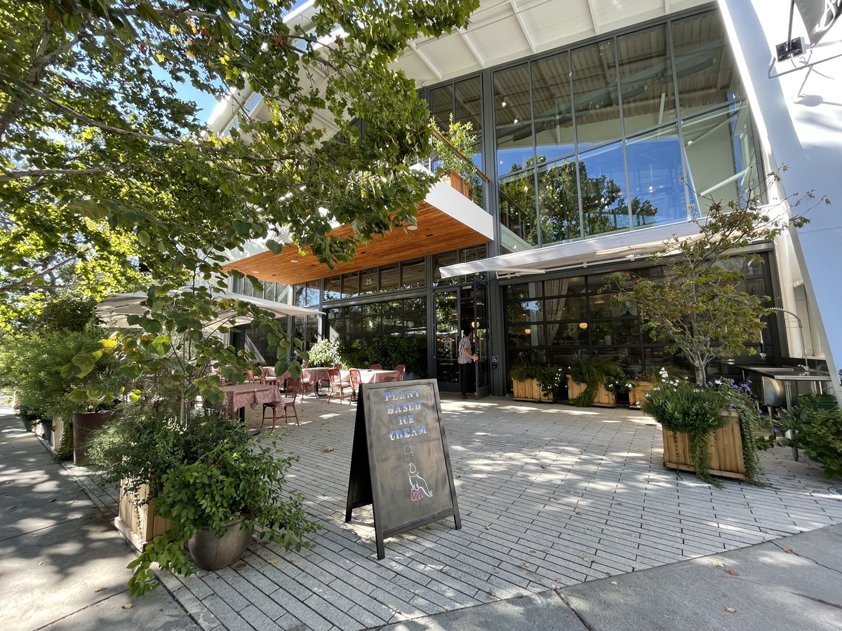 Sarah Stierch 🔥💁🏻‍♀️ 🍷🌮 tweet media