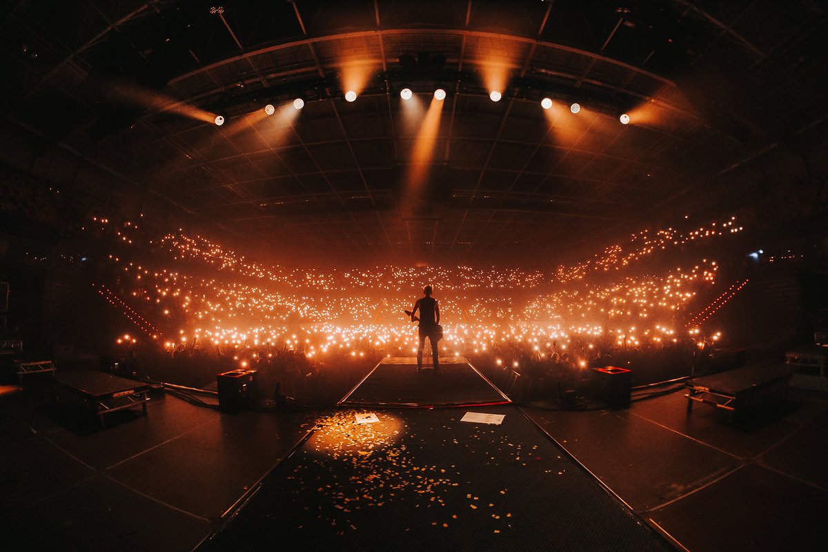 The last time we played in Bilbao was 5 years ago at Santana 27. It was great seeing those same skumfuks plus a few thousand more last night at <a href="/BilbaoArena/">Bilbao Arena</a>. What an incredible night! 

📷; <a href="/FedericaBurelli/">federica 🌿</a>