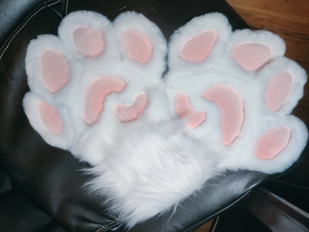 SandcatCustoms's tweet photo. Some more bean paw-gress; this set for @Capessergal has reinforced mochi minky beans that will be fat and plush when they're done, as well as resin claws 😊 https://t.co/apwjHAkpLg