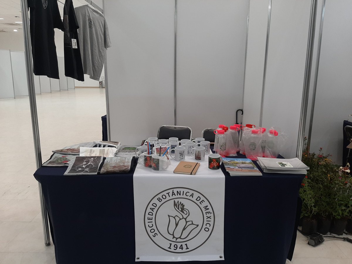 SocBotMex's tweet photo. Tenemos muchos artículos en nuestro stand, para que nos visiten mañana #XXIIBotanica22 #SocBotMex https://t.co/eyWOzCMI5F