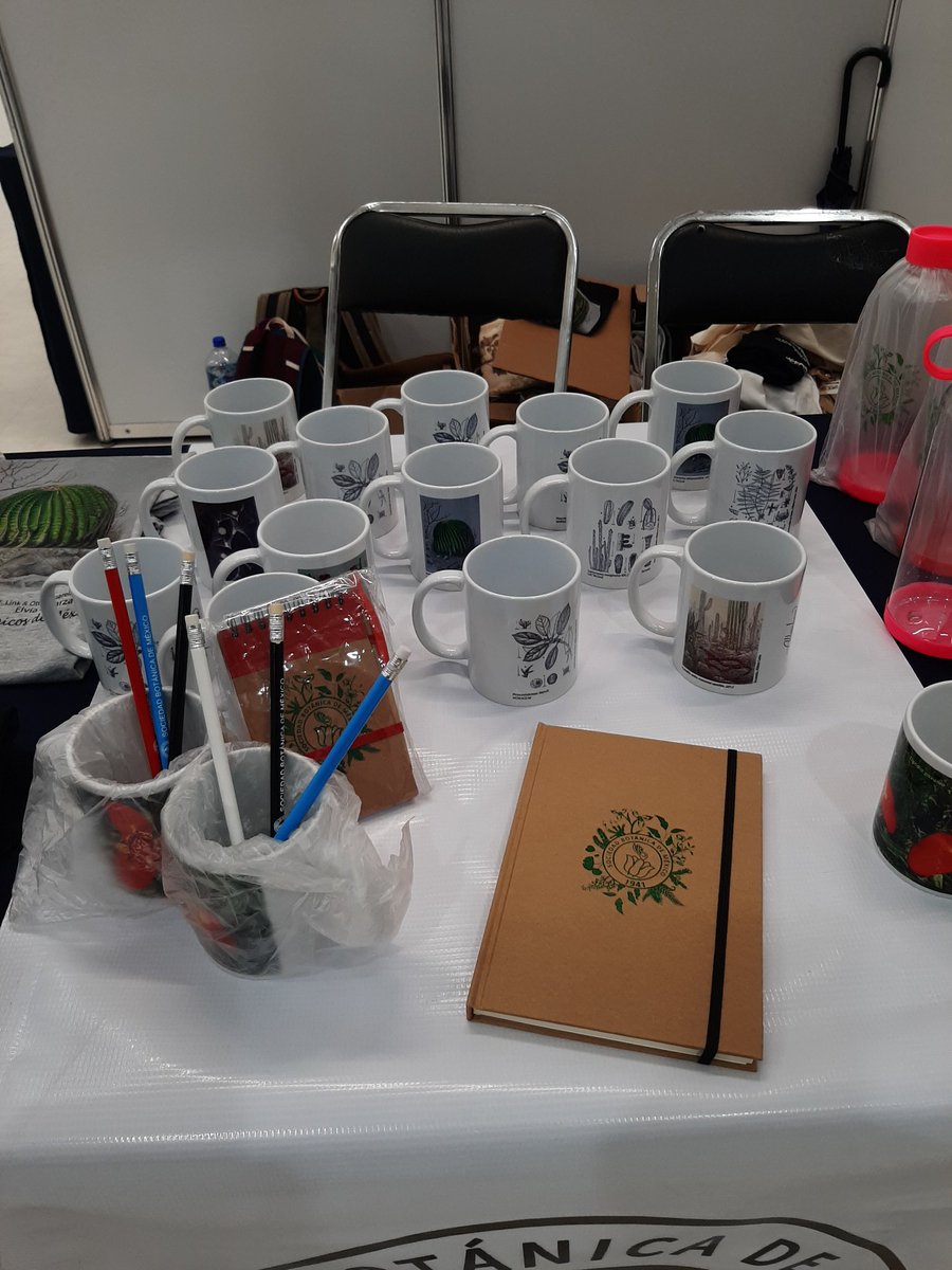 SocBotMex's tweet photo. Tenemos muchos artículos en nuestro stand, para que nos visiten mañana #XXIIBotanica22 #SocBotMex https://t.co/eyWOzCMI5F