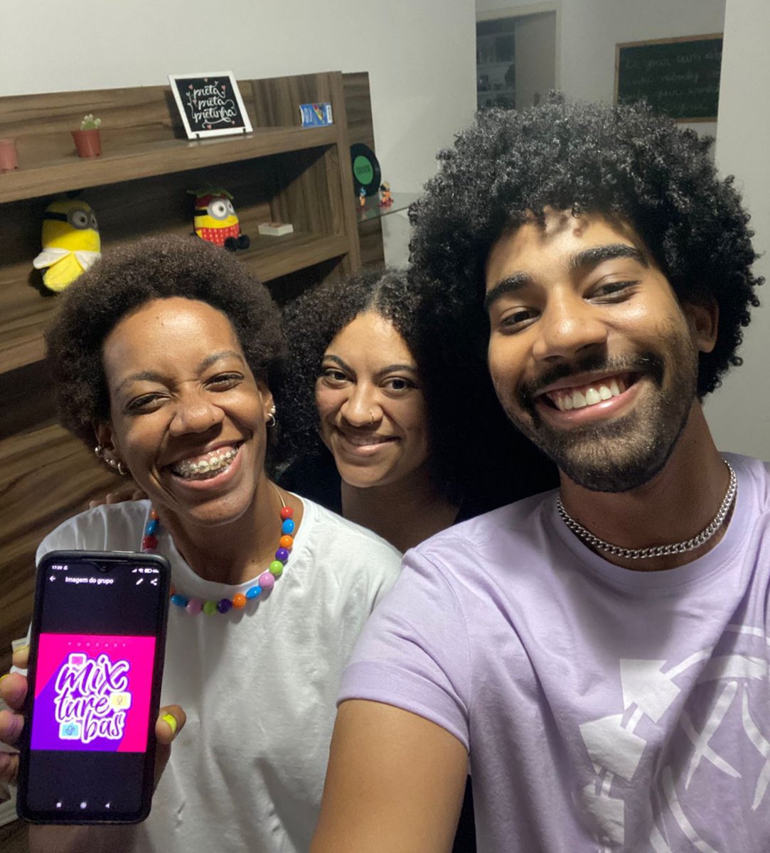 mixturebascast's tweet photo. A VOLTA DAS QUE MAL COMEÇARAM 🗣️
Hoje rolou reunião com 3/7 dos Mixturebas e o comeback vem daquele jeito!!!!
#MixturebasCast https://t.co/78Oh9ZzNdD