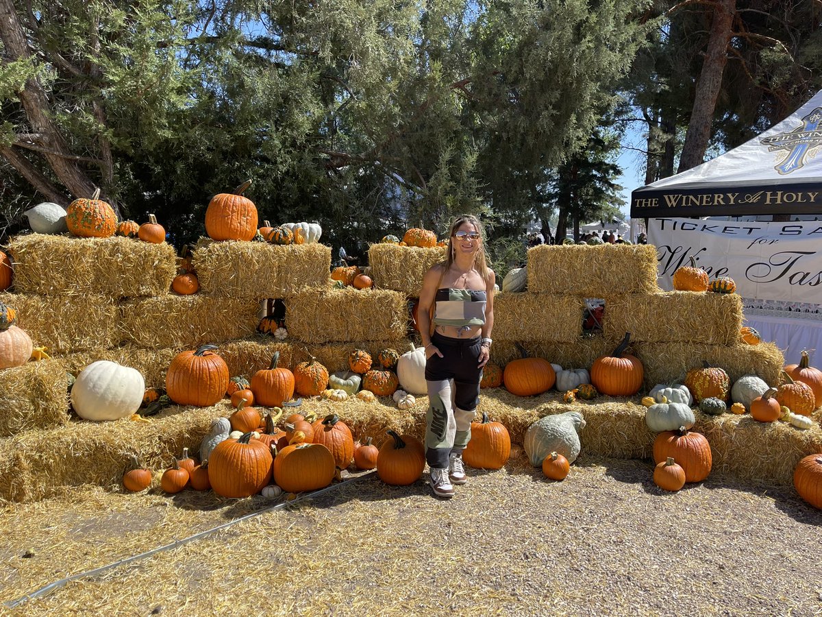 🌶&amp;🍷 Festival. This outfit 🔥 I made a top to match the bottoms. I also made some adjustments to the bottoms.👚👖 Paired it with some Nikes I just so happened to have that match perfectly. 

#ChiliandWineFestival #Colorado #FallActivities #ReWork #Sewing #NewHobby #MyFirstOutfit