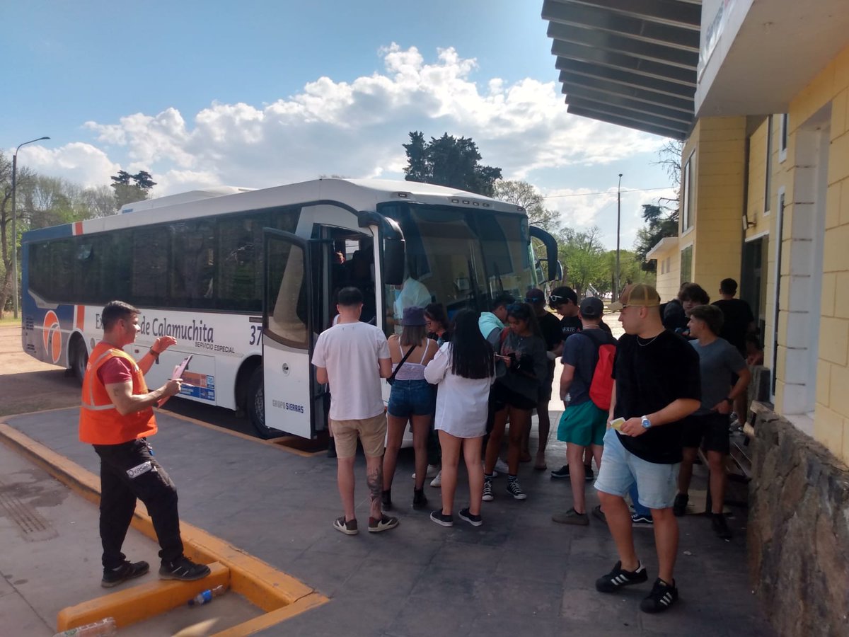 ERSePcba's tweet image. 📢#Primavera2022 : Valle de Calamuchita, inspección en terminales de ómnibus a coches interurbanos🚐
Se deben contratar servicios con habilitación otorgada por la Secretaría de Transporte de Córdoba

#Tranporte @MinSPcba @agenorblanco @LichiScarlatto @TinSanchez14 @jaore29