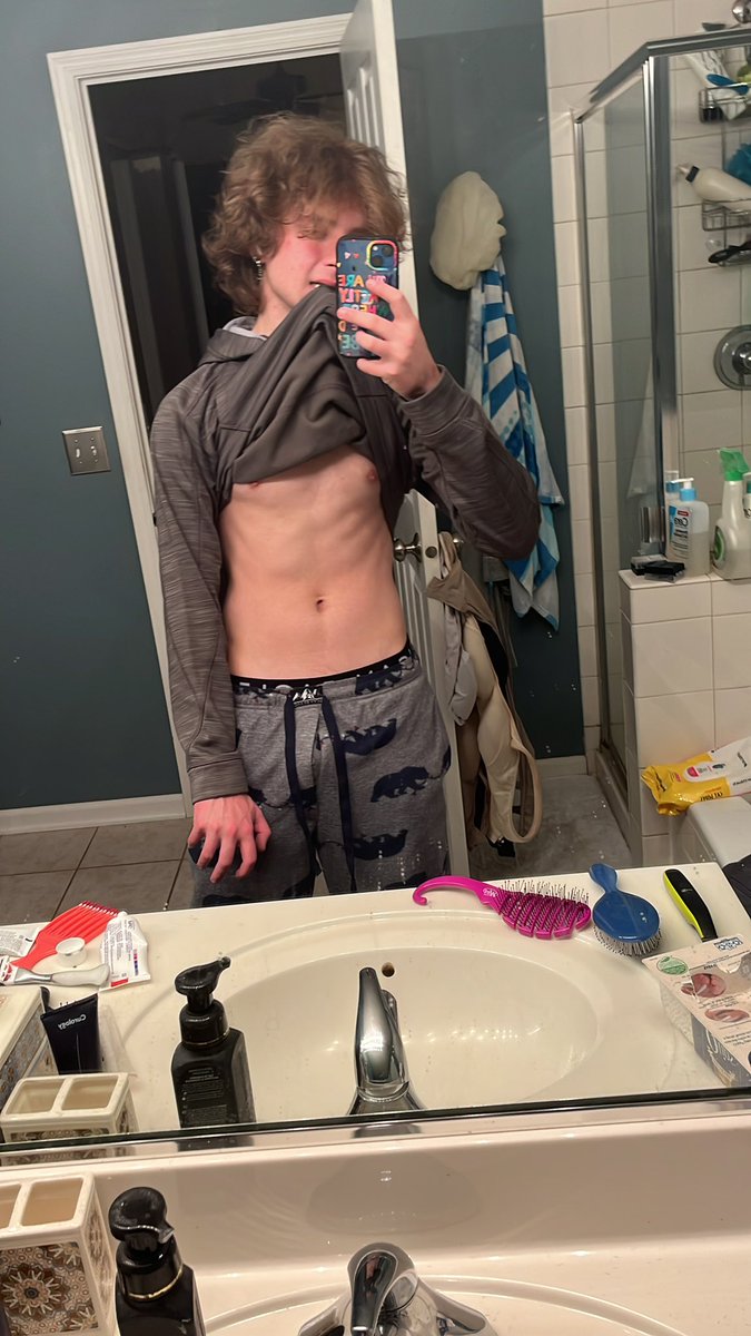 lateniiight's tweet photo. oooo you wanna make out w me sooooo bad https://t.co/pbiciQpY8i