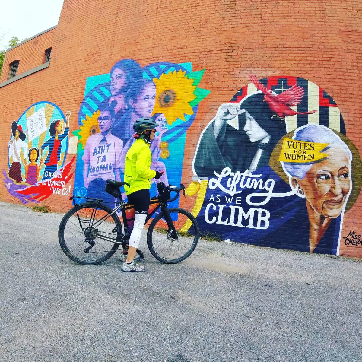 Chris_Roell's tweet photo. #bikedc #eotr #eotrdc #eastoftheriverdc #muralsdc #dcmurals https://t.co/1yGJKnOzeL