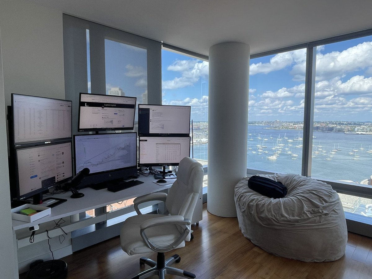 HighyieldHarry's tweet photo. Everyone keeps asking me about my apartment so here’s a few different angles I took. Life is good. https://t.co/4jc4LnxqKB