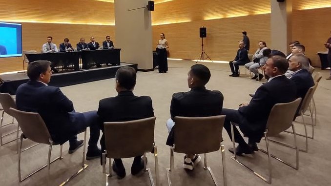 Mario4SRR's tweet photo. #AgentesFIFA - ¿Qué opinas acerca de la idea de crear un mecanismo de solidaridad para Agentes? 🤔
✅ Implementación a través de la Cámara de Compensación
✅ Obtención de datos por parte de FIFA que tras su análisis ayudaría en la toma de decisiones https://t.co/o0YzeTwy9E