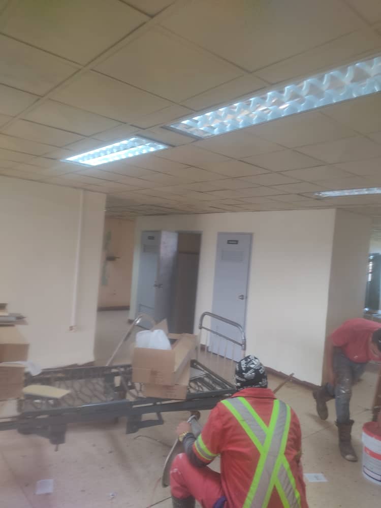 SanchezDoraida's tweet photo. Continúan las acciones de mejora constructiva en el hospital Guillermo Luis Fernández Hernández Vaquero de #Moa #Holguin. Se culminó la reparación de la sala de respiratorio de pediatría. #Cuba https://t.co/bs9DQ1Plje