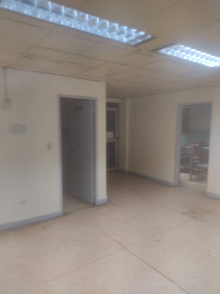 SanchezDoraida's tweet photo. Continúan las acciones de mejora constructiva en el hospital Guillermo Luis Fernández Hernández Vaquero de #Moa #Holguin. Se culminó la reparación de la sala de respiratorio de pediatría. #Cuba https://t.co/bs9DQ1Plje