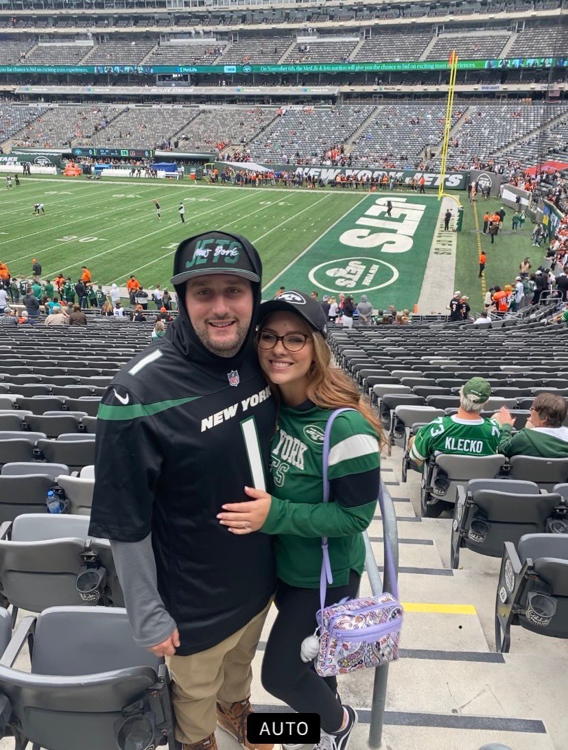 BrianUtter1's tweet photo. Great day at Metlife for my first game w the future wife;)❤️ @nyjets https://t.co/GB1mPjxDnH