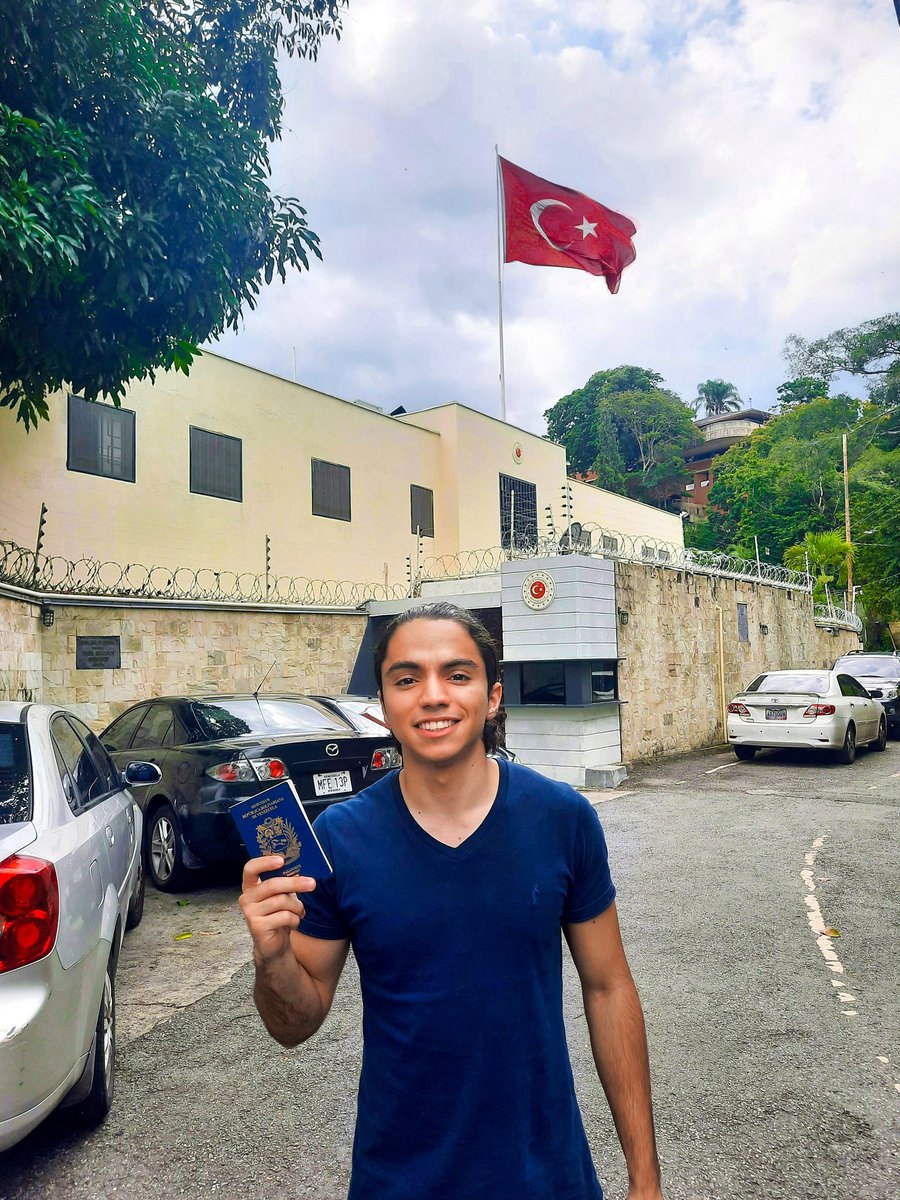 WilmerJ_CP's tweet photo. ¡Tengo mi pasaporte! No quería dejar de agradecerles a todos los que retweetearon, los que estuvieron pendientes y me ayudaron de alguna forma 🙏 https://t.co/Jen6YilhRW