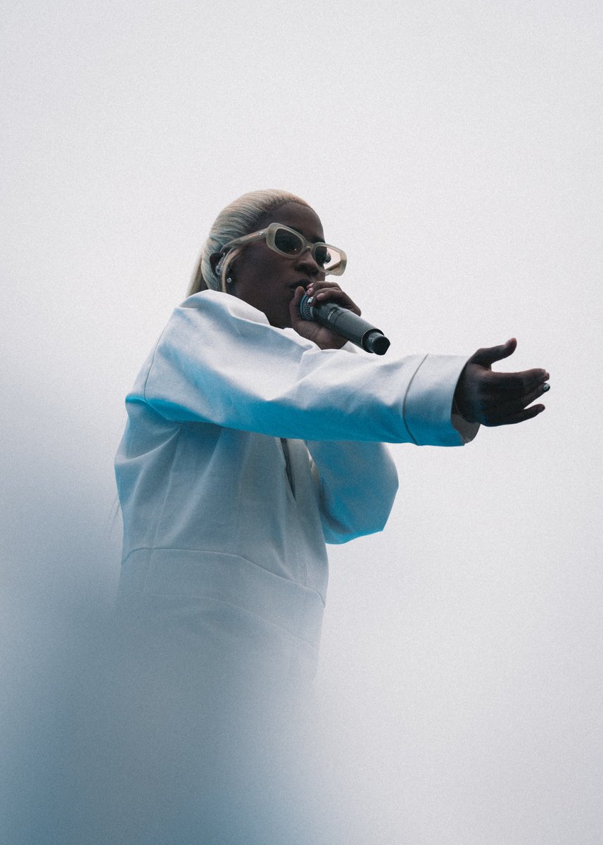 RollingLoud's tweet photo. TRY ME @DeJLoaf 🔥 #RLNewYork 🗽 https://t.co/6LYxxBvwhx