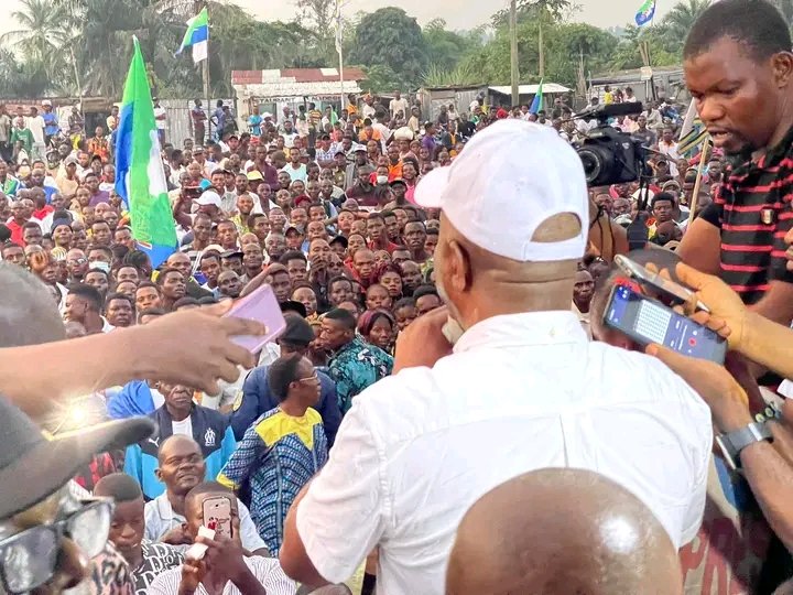 LEREVENANT19's tweet photo. Démontrant qu'il a du vent en poupe @MuzitoAdolphe galvanise KENGE en perspective de son périple au chevet de conflit Teke &amp;yaka ,la confirmation de son leadership ds son bastion naturel n'est plus démontrable @fatshi13 @BlanchardMongo2 @Presidence_RDC @TopCongo @soniarolley https://t.co/8saRYYoj3Z