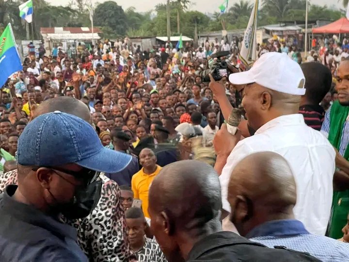 LEREVENANT19's tweet photo. Démontrant qu'il a du vent en poupe @MuzitoAdolphe galvanise KENGE en perspective de son périple au chevet de conflit Teke &amp;yaka ,la confirmation de son leadership ds son bastion naturel n'est plus démontrable @fatshi13 @BlanchardMongo2 @Presidence_RDC @TopCongo @soniarolley https://t.co/8saRYYoj3Z
